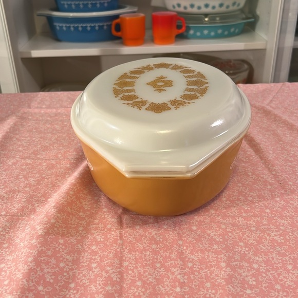 Pyrex Butterfly Gold 045 with Lid - Picture 2 of 9
